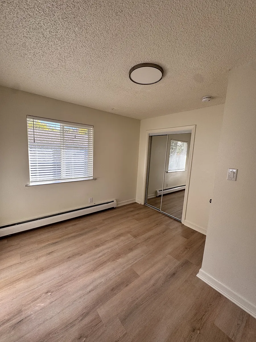 Building Photo - 736 Bennett Ave #2