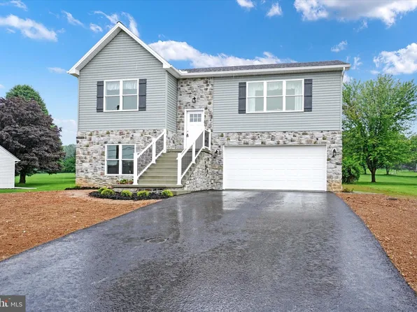 957 Keller Dr, Red Lion, PA 17356