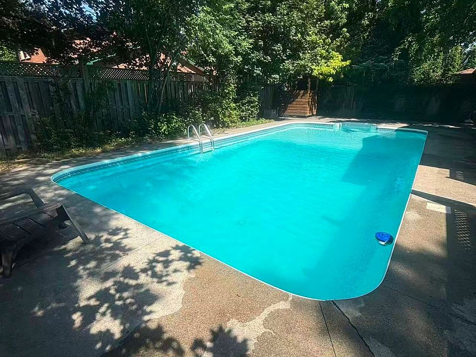 2nd image of 1585 Crombie Rd