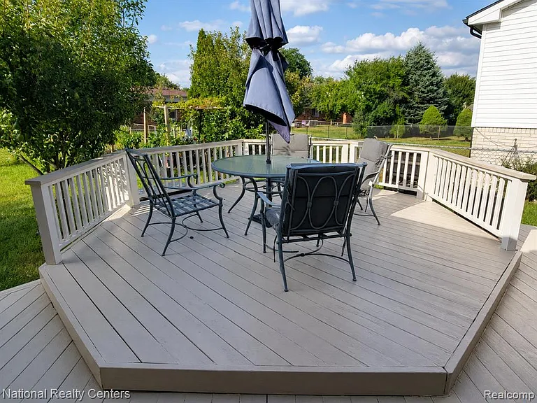 3621 Bates Dr — Photo 22