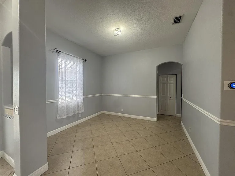 997 SW Hamberland Ave — Photo 3