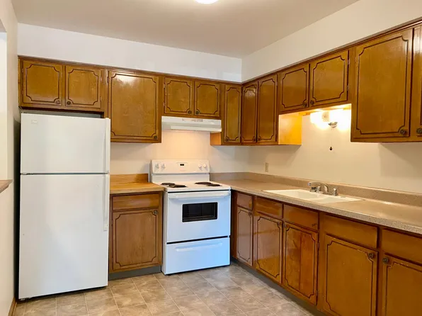 233 School Ave #207, Excelsior, MN 55331