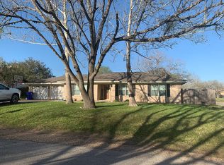 101 College Dr, Yoakum, TX 77995