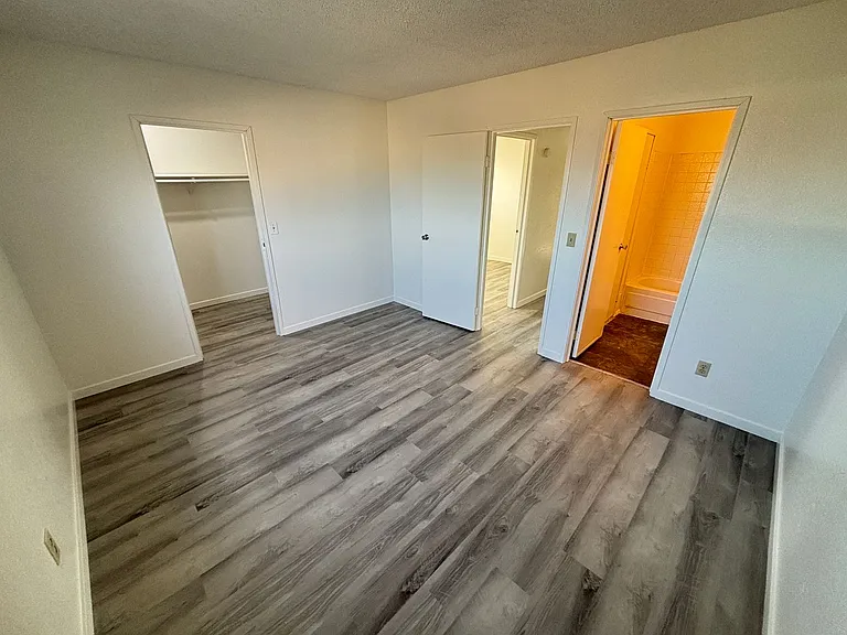 2036 Crawford St #C — Photo 11