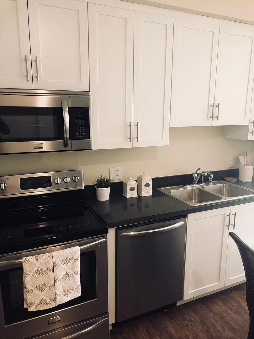 Press Courier Senior (55+) Luxury Apartments — Photo 3