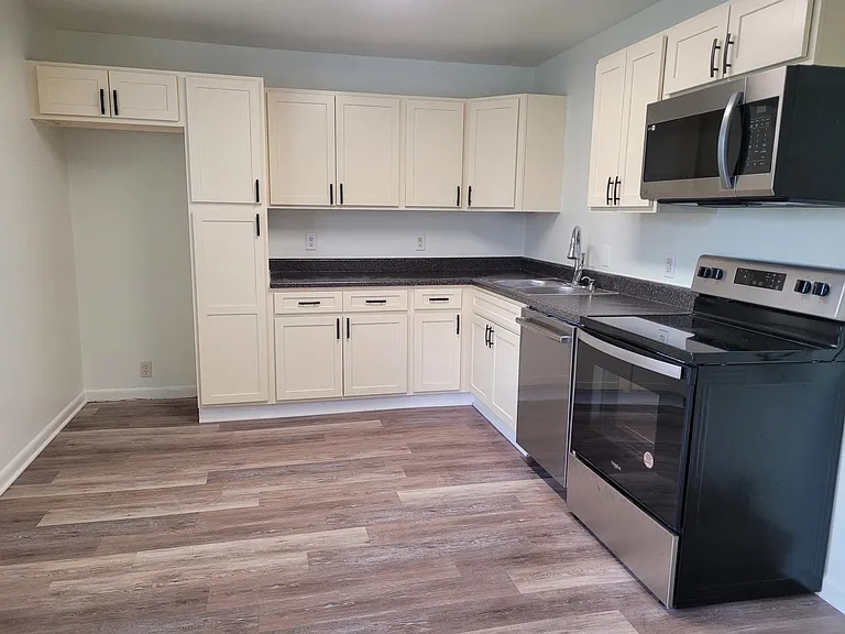 2302 Dalebrook Ct — Photo 1