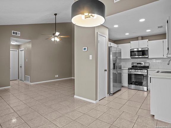 2nd image of 5279 Meadow Rise St