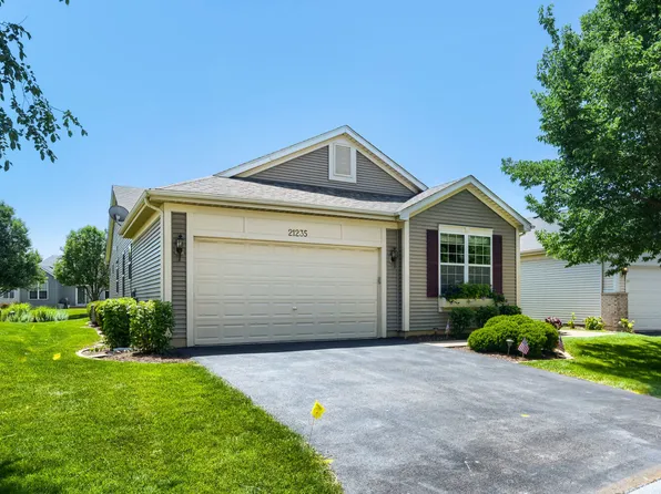 21235 Windsor Lake Ln, Crest Hill, IL 60403