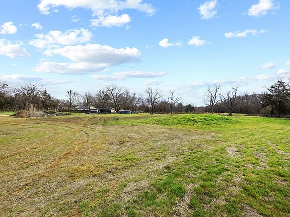 5th image of E Texas St