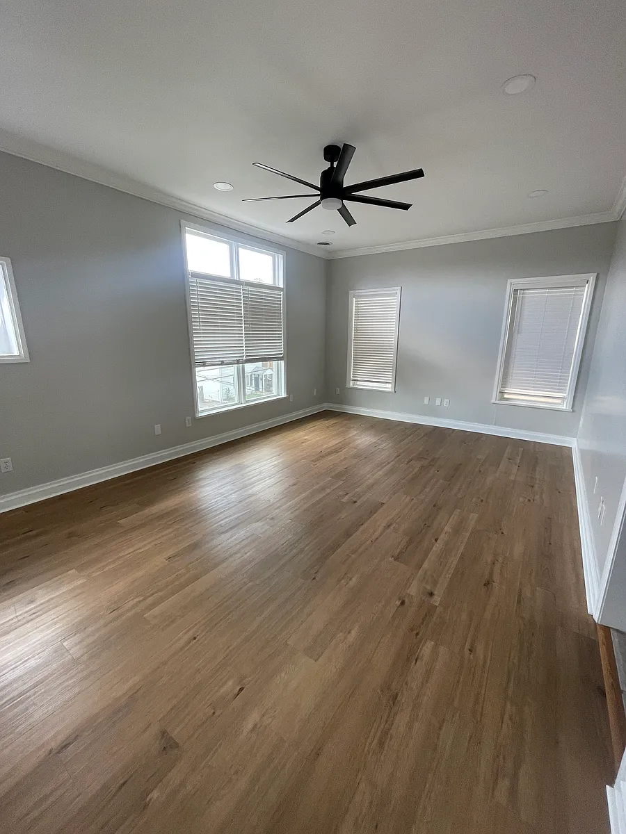 Spacious living room - 145 Ulysses St #2