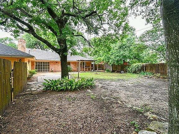 5th image of 8272 Shadow Wood Dr