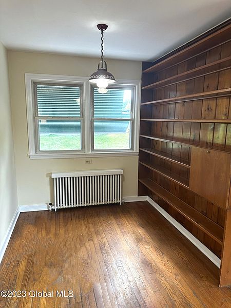 5th image of 209 Marion Avenue
