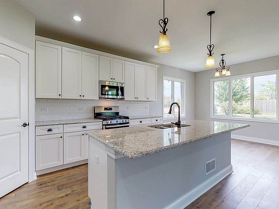 4th image of 1043 Kinley Dr