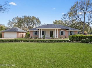 1402 Calhoun Ave, Ocean Springs, MS 39564