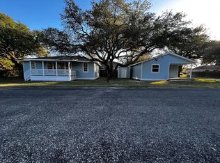 1424 8th St, Rockport, TX 78382