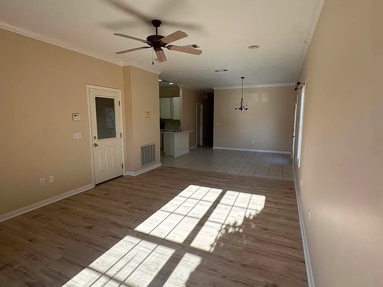 395 Makenzie Ln #395 — Photo 2