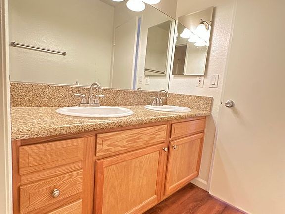 5th image of 3902-3920 Howard Ave #3910