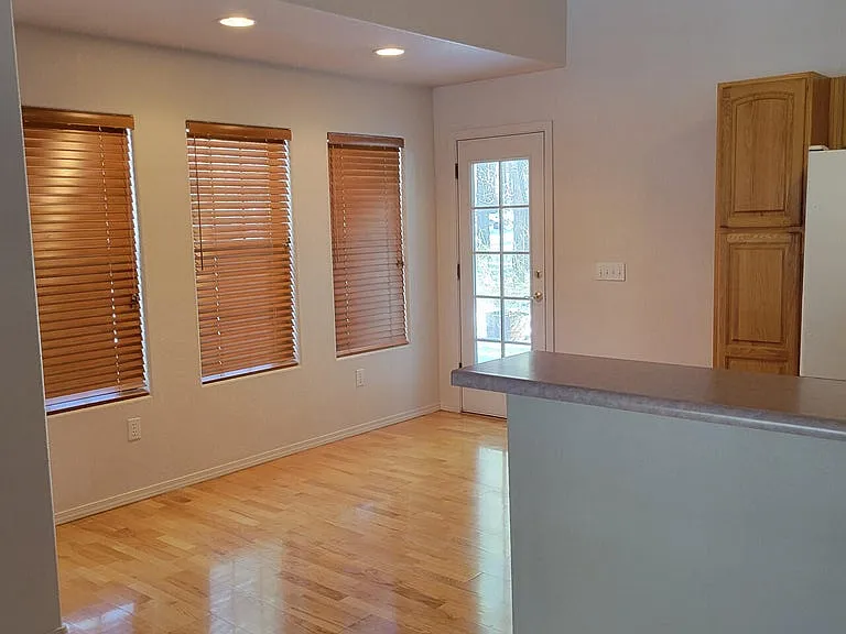 1707 E Woodchuck Ln — Photo 4