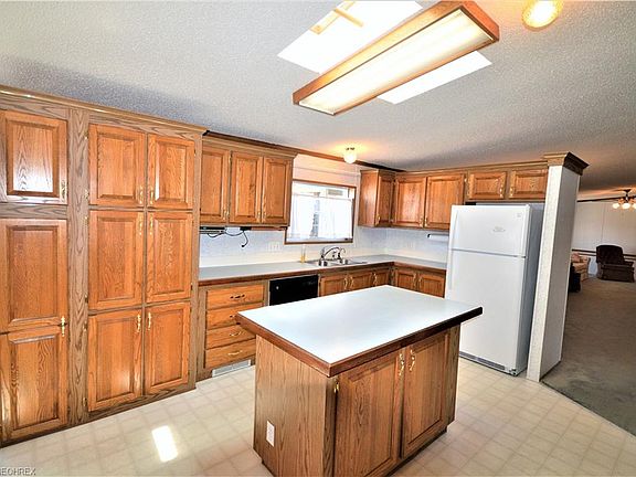 4th image of 14 Jessica Ln #14