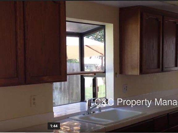 4th image of 935 Rock Canyon Cir