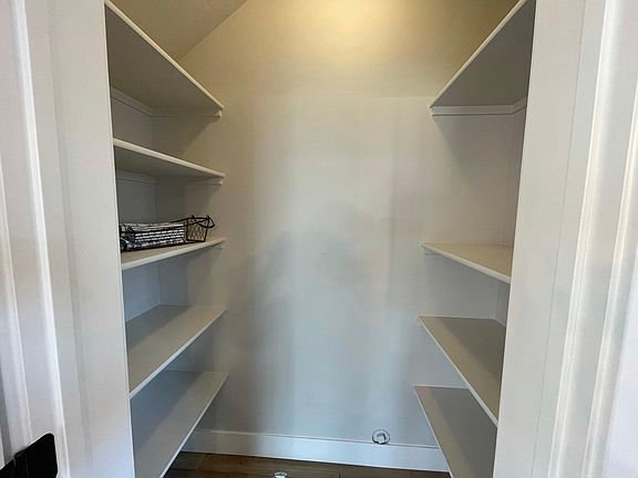 Walk-in Pantry
