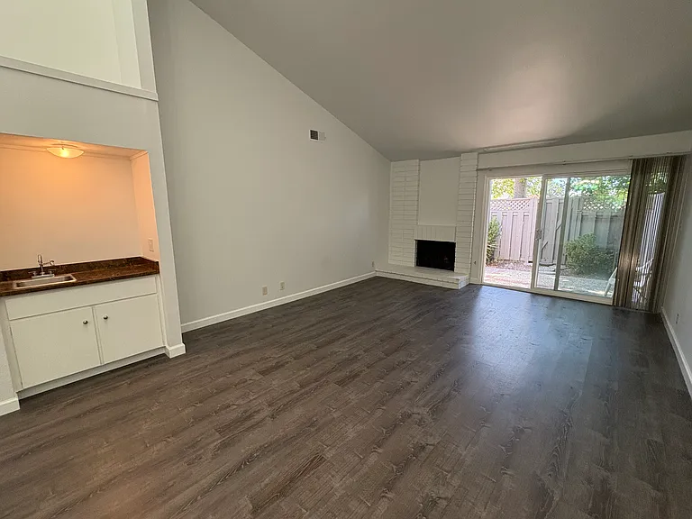 848 Erickson Ln — Photo 12