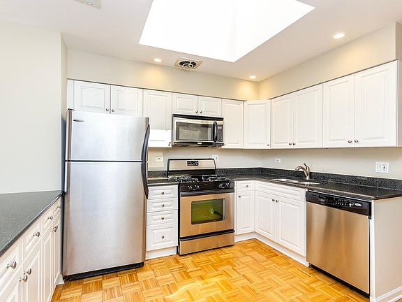 4th image of 4008 N Clarendon Ave Unit 2