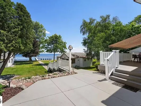 6120 W Houghton Lake Dr, Houghton Lake, MI 48629