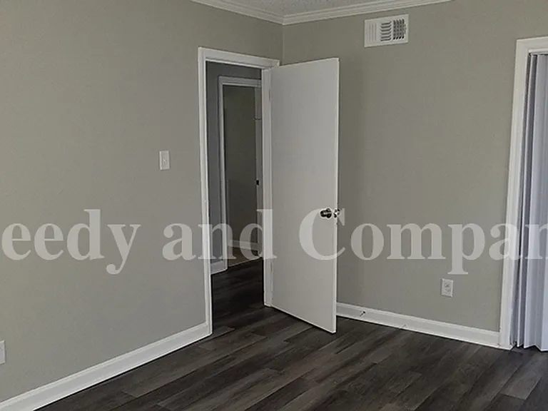 893 Linwood Rd — Photo 11
