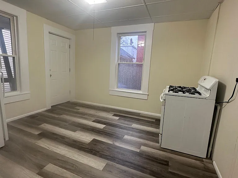 129 Orange St #1R — Photo 8