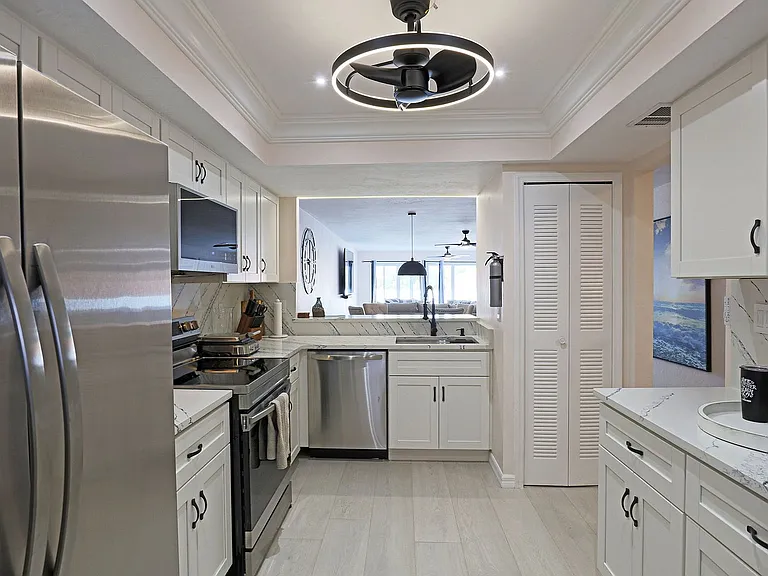 11921 Seabreeze Cove Ln — Photo 3