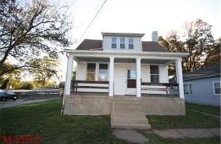 2nd image of 9512 Clyde Ave