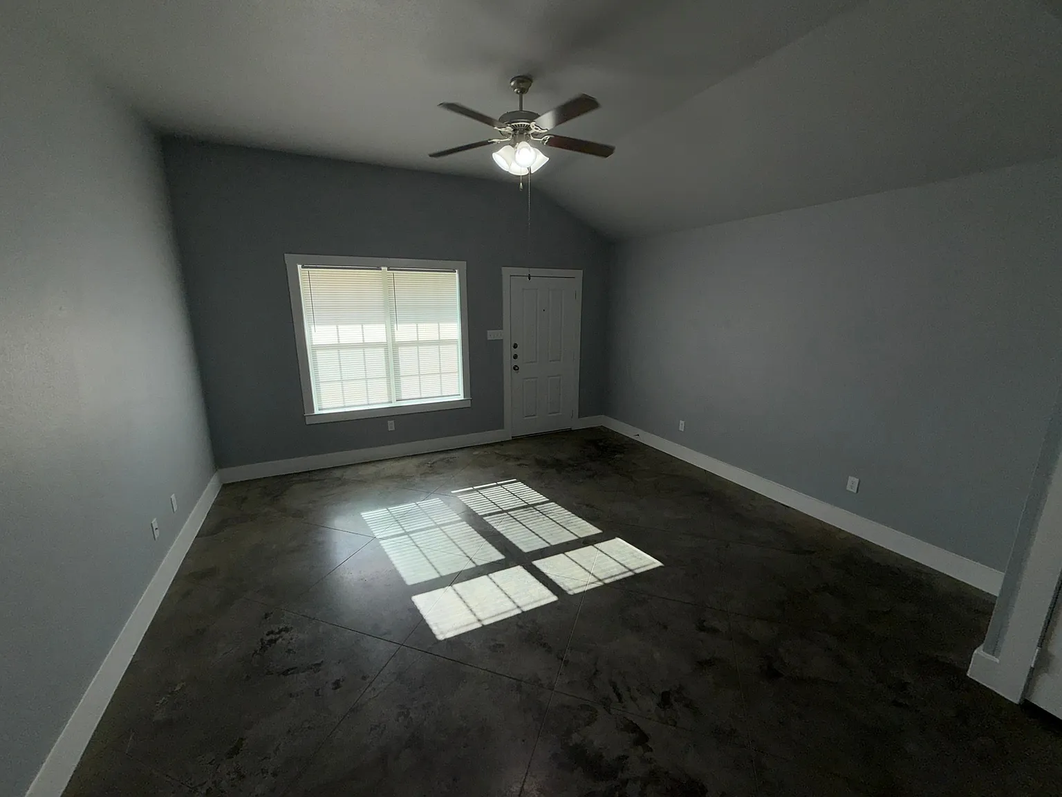 1014 (B) South 10th — Photo 2