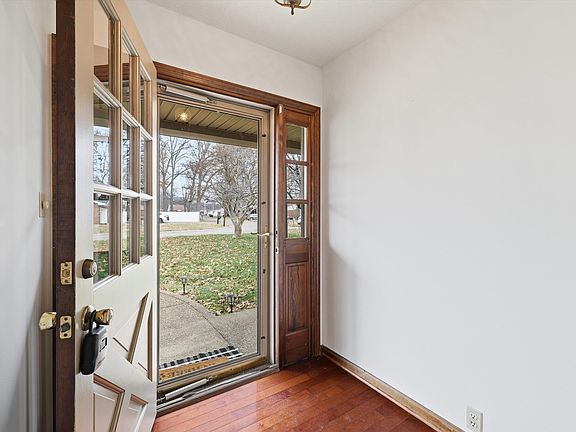 2nd image of 2458 Jamestown Dr