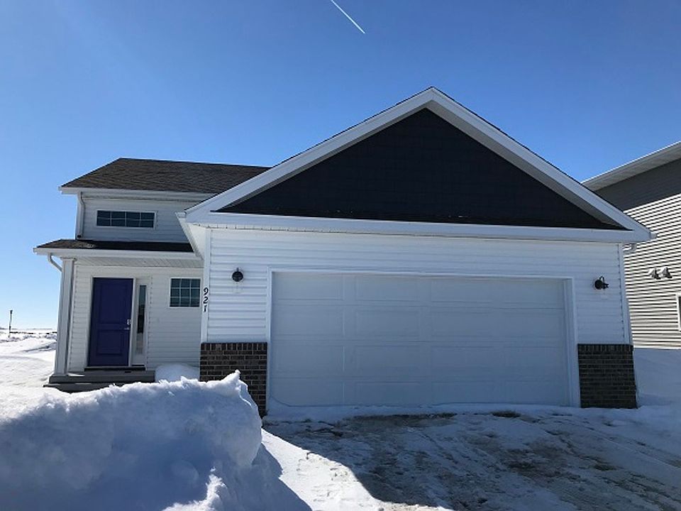 1st image of 921 Albert Dr W