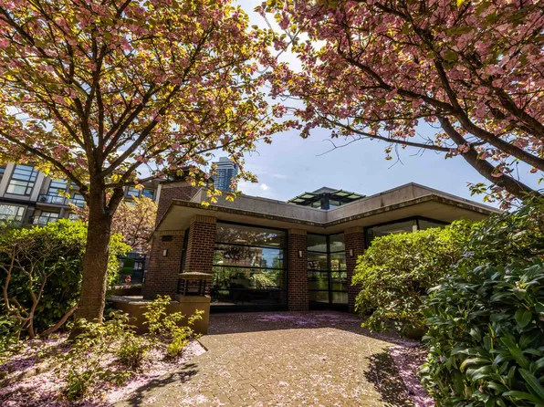 10866 City Pkwy #108, Surrey, BC V3T 5W9