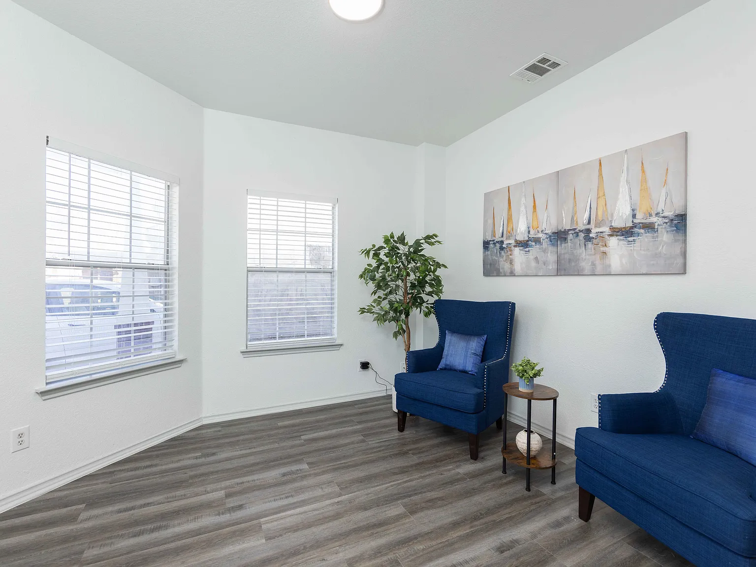 2672 Blackstone Dr — Photo 2