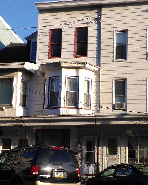1st image of 416 E Centre St