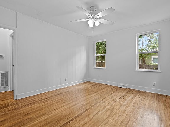 4th image of 2217 Kingswood Dr