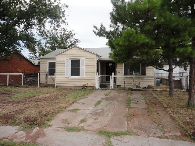 1st image of 202 N Avenue B