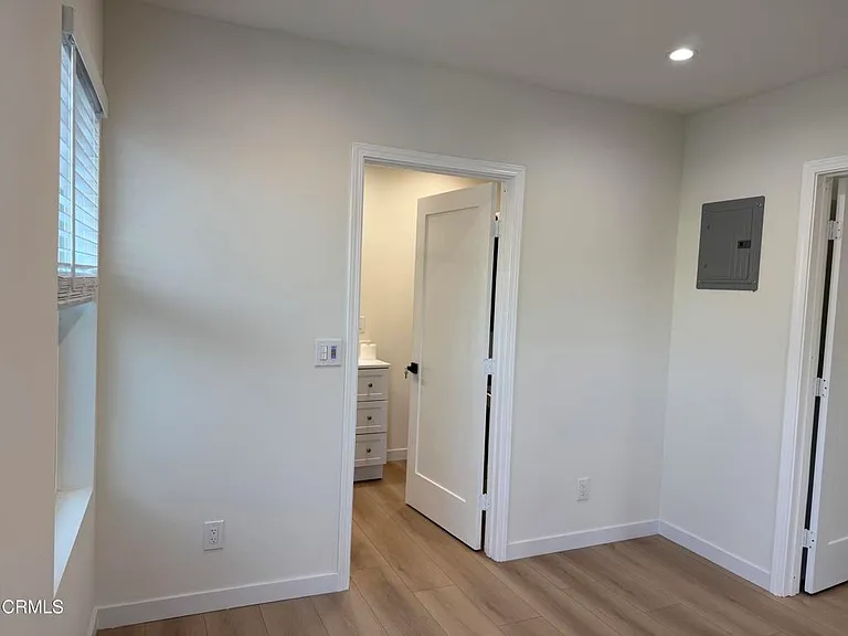 22306 Kittridge St — Photo 3