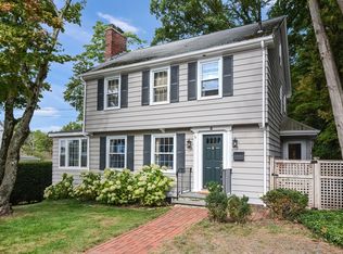 2 Dennett St, Hopedale, MA 01747