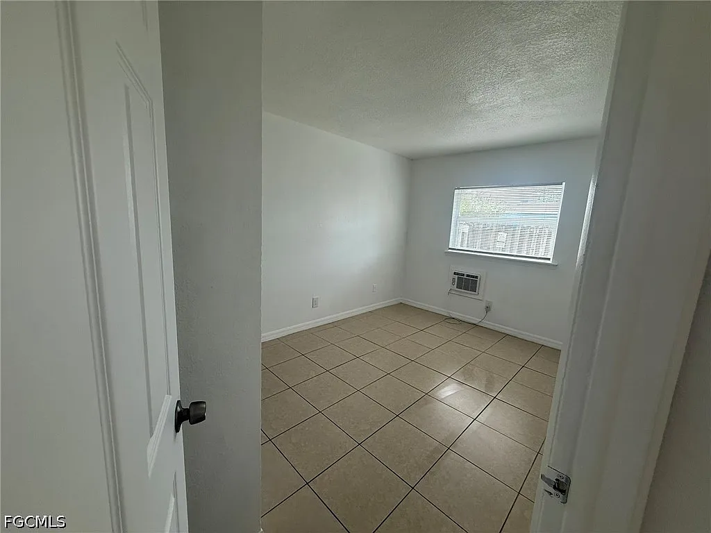 2 bed, 1.0 bath, 675 sqft, $1,200 — Photo 4