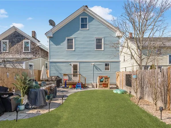 35 Hall Ave, Newport, RI 02840