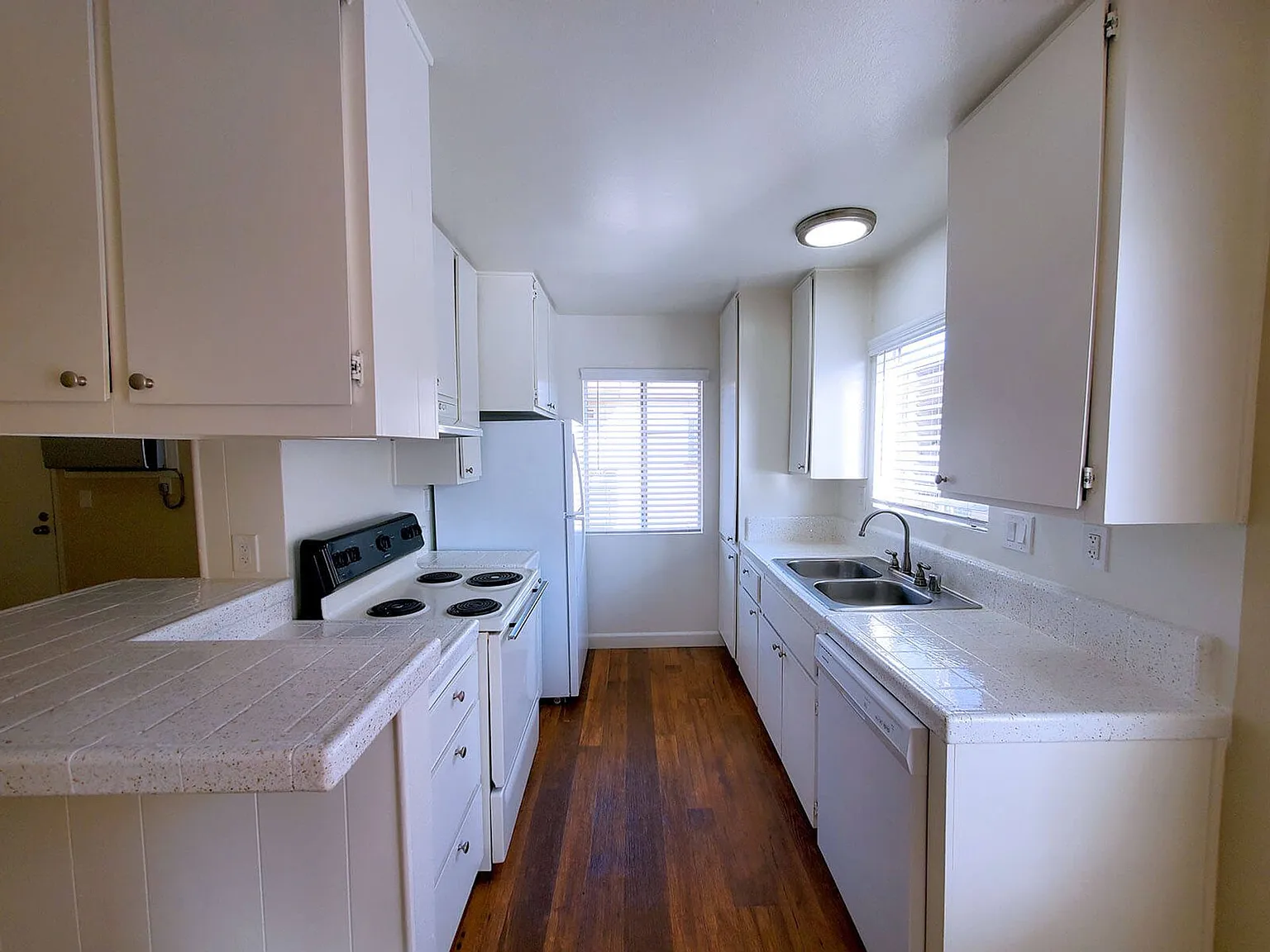 Portofino Apartments — Photo 4