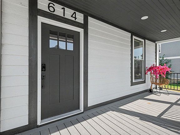 3rd image of 614 Fairview Ave NE