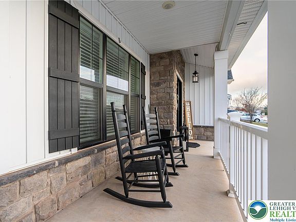 4th image of 1024 Bayberry Dr