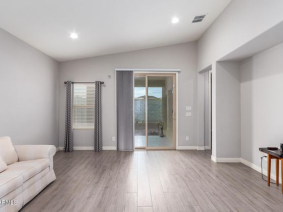 3rd image of 1814 W BONANZA Drive