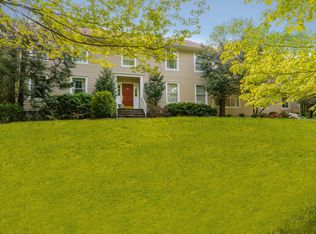 22 Knapp Rd, Pound Ridge, NY 10576