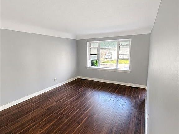 3rd image of 294 E 27th St